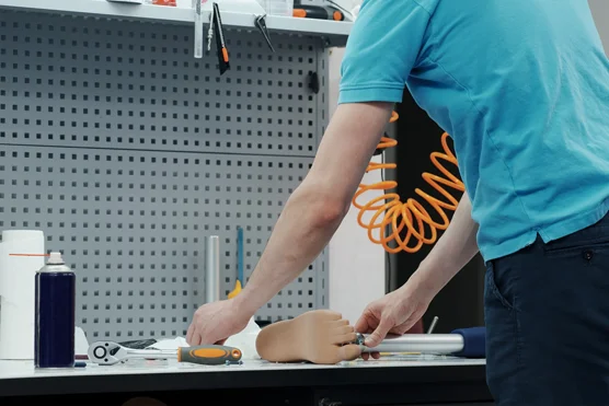 Mouleur-stratifieur / Mouleuse-stratifieuse