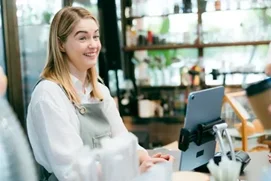 Employé / Employée de libre-service